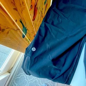 Lululemon Size 12 Quick Dry Joggers Black